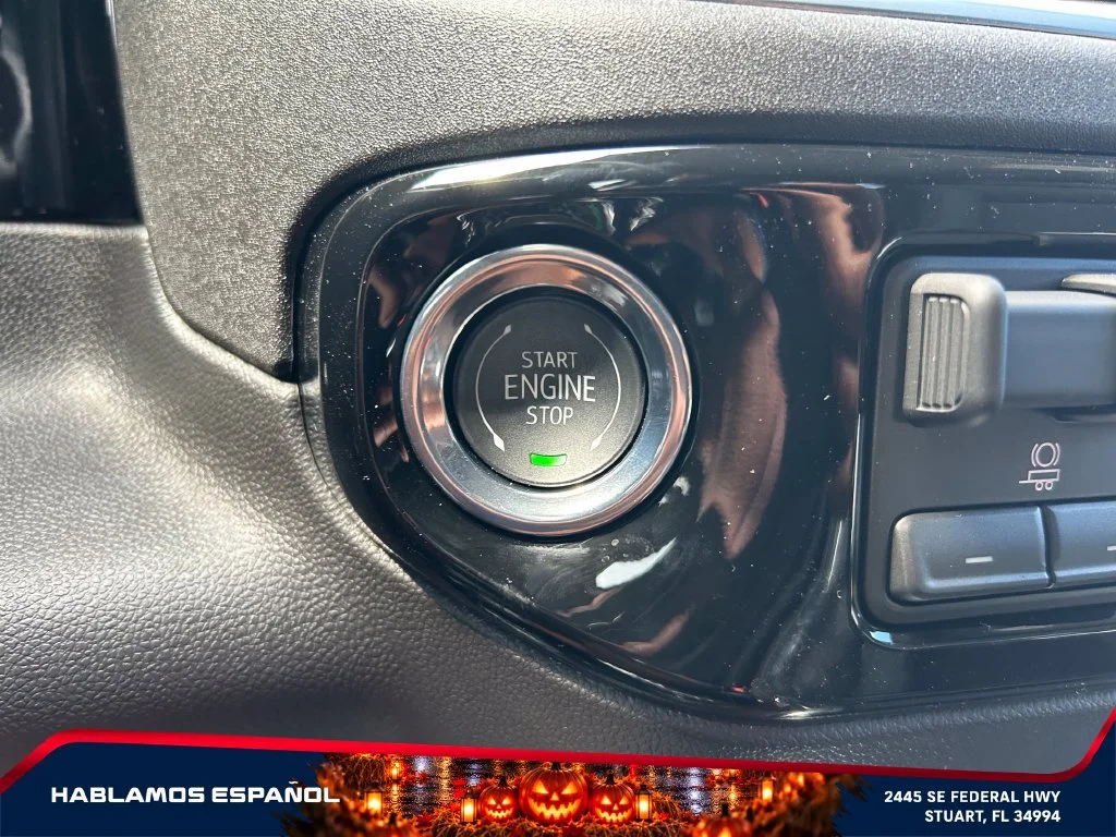 New 2026 Glacier White Tricoat GMC SLT image 28