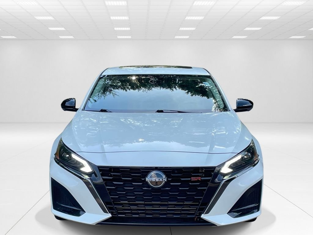 Used 2023 White Nissan 2.0 SR image 2