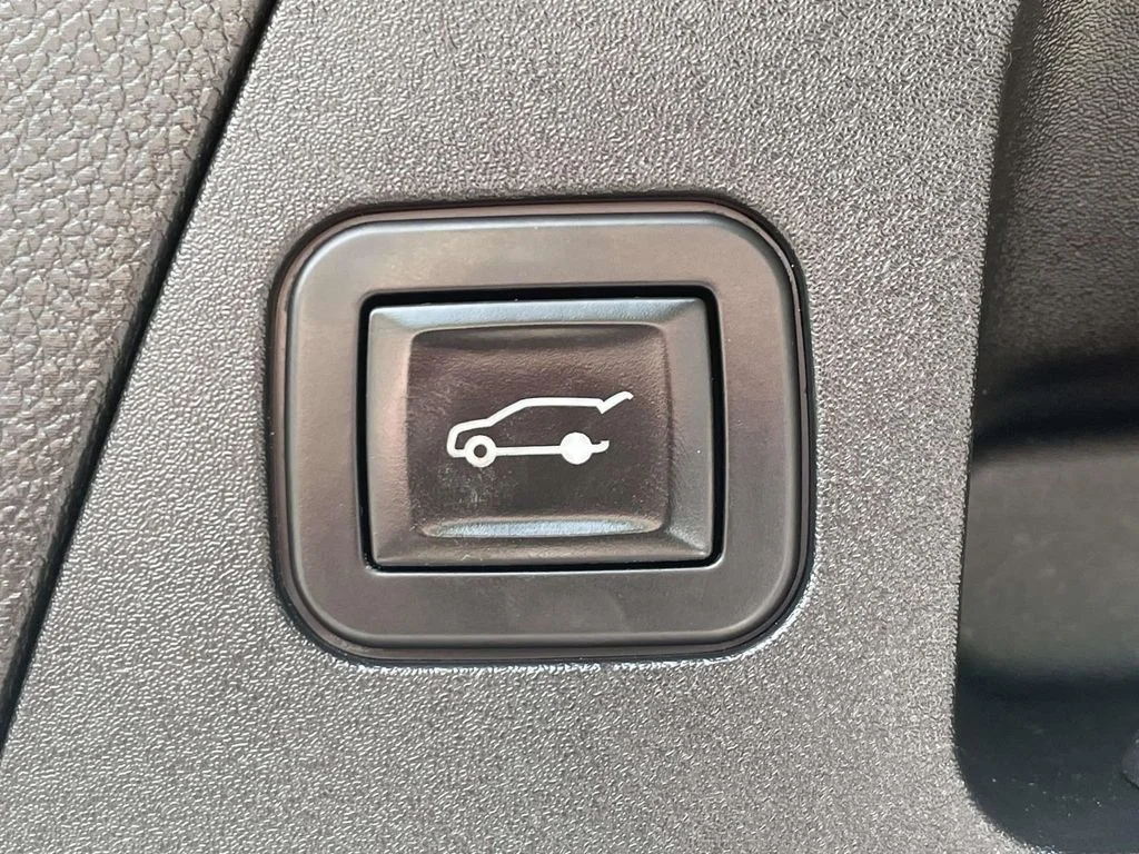 Used 2020 Brown Buick Preferred image 9