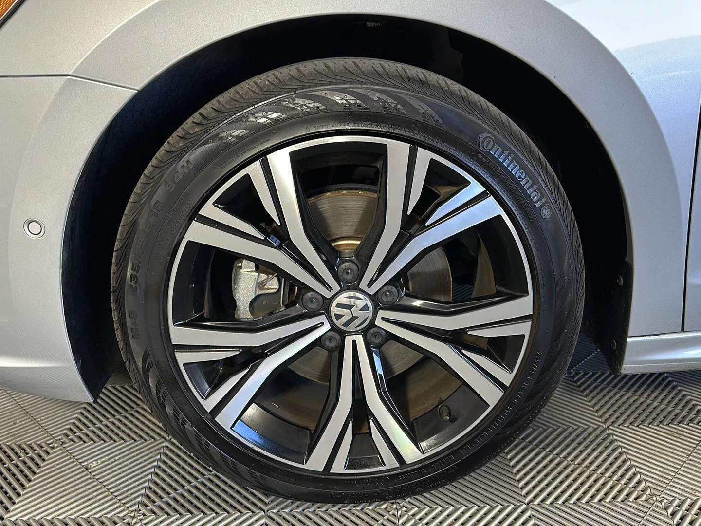 Used 2020 Platinum Gray Metallic Volkswagen 2.0T SEL image 6