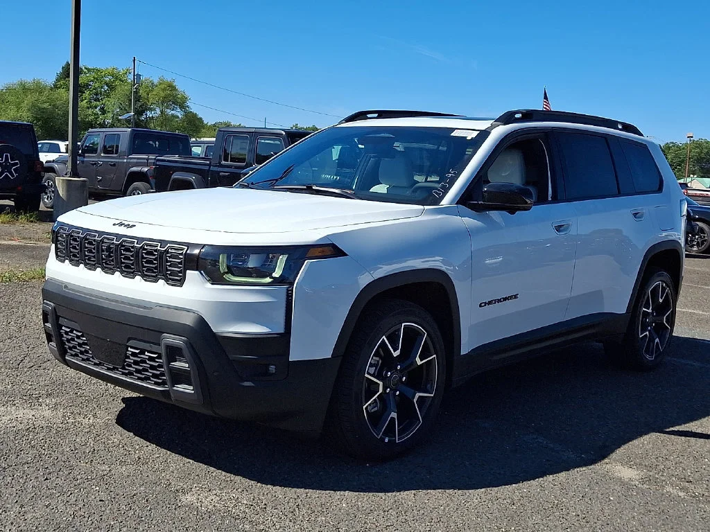 New 2026 Bright White Clear-Coat Exterior Paint Jeep Overland image 4