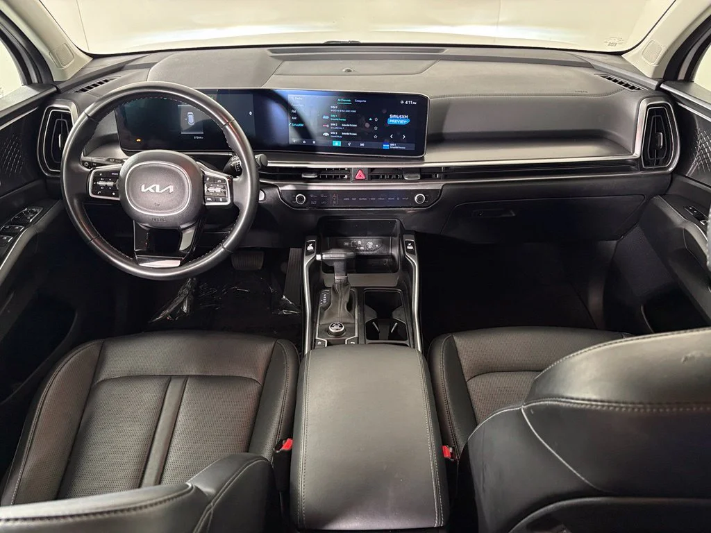 Used 2024 White Kia S image 34