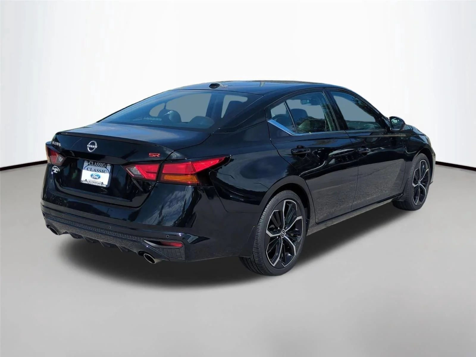Used 2025 Super Black Nissan SR image 5