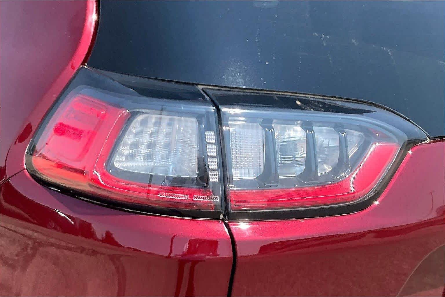 Used 2021 Velvet Red Pearlcoat Jeep Trailhawk image 29