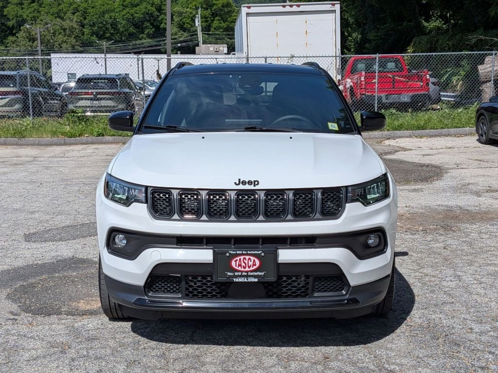 Used 2023 White Jeep Latitude image 10