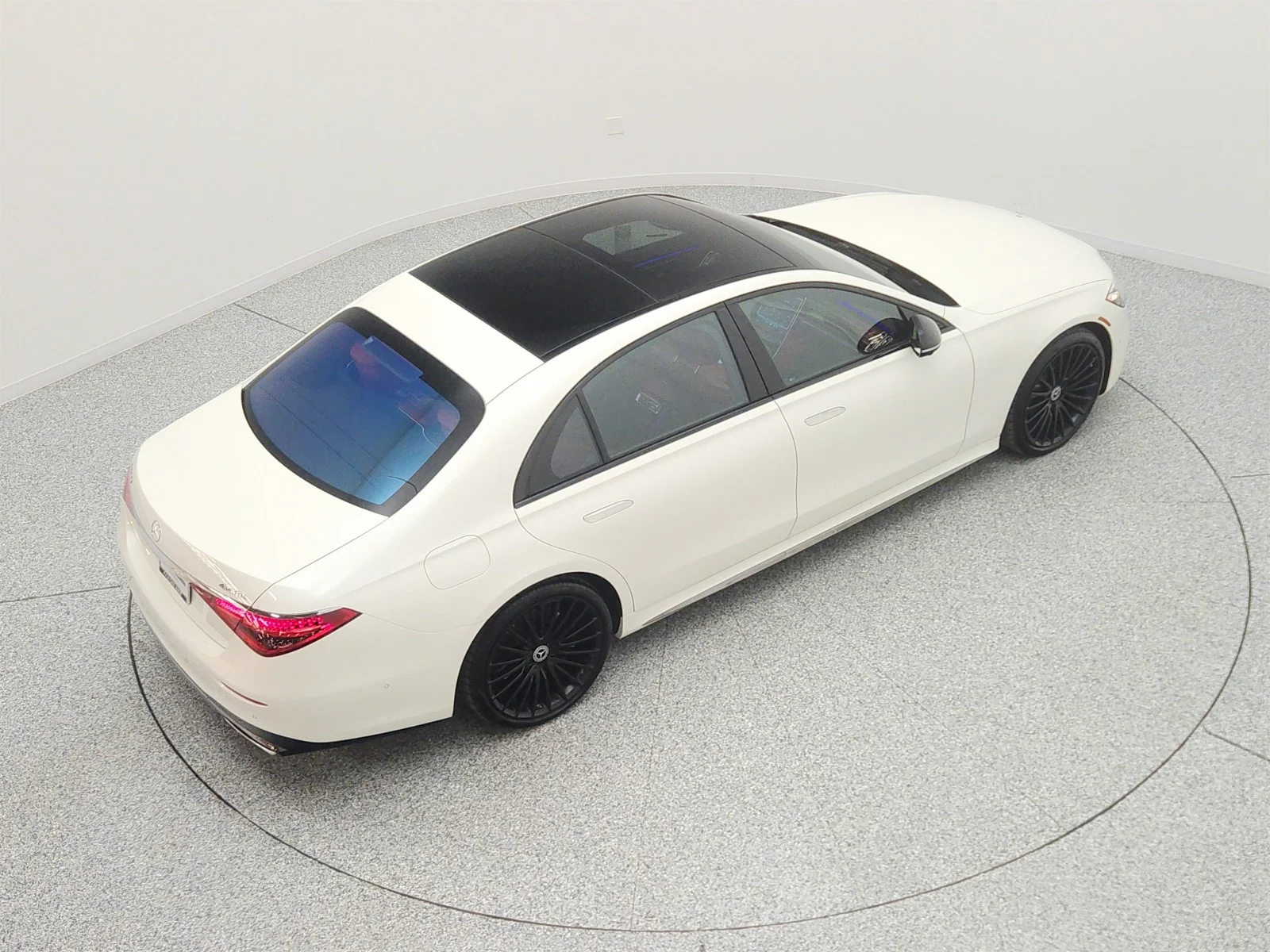 Certified Used 2023 MANUFAKTUR Diamond White Mercedes-Benz S 580 4MATIC® Sedan image 26