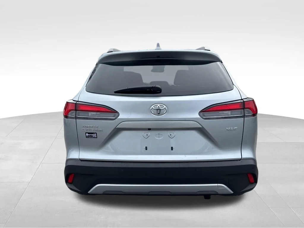 Used 2023 Silver Toyota XLE image 4
