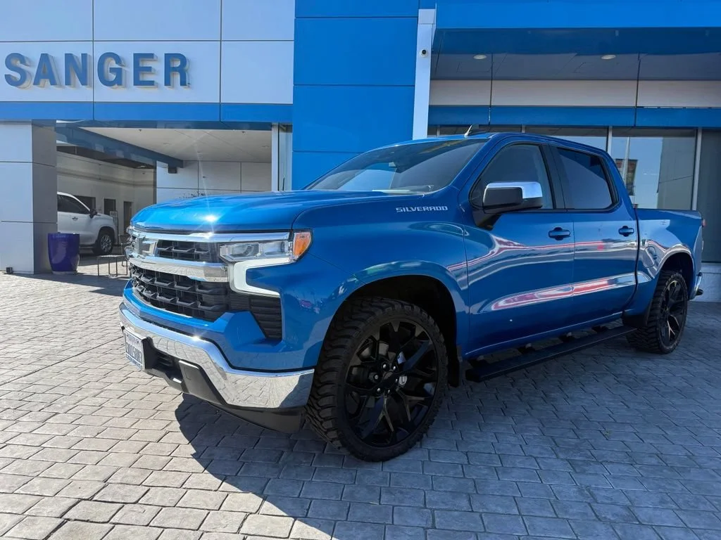 Used 2022 Glacier Blue Metallic Chevrolet LT image 5