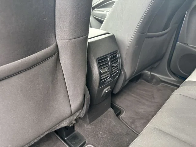 Used 2019 Blue Ford SE image 22