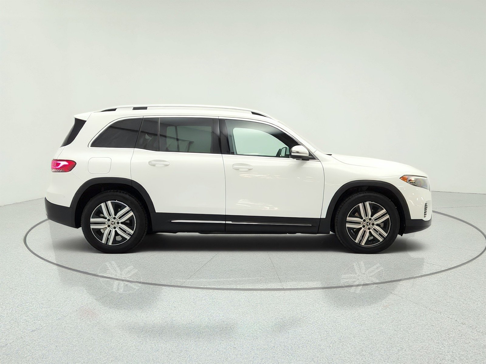 Used 2023 Polar White Mercedes-Benz EQB 300 4MATIC® SUV image 4