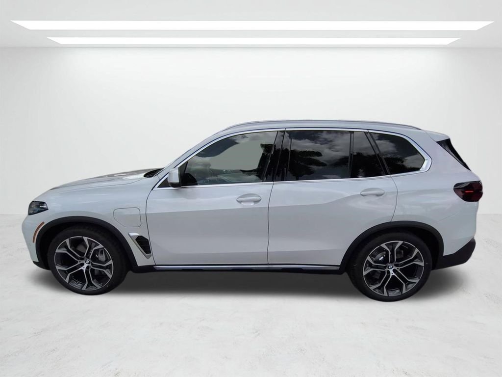 New 2026 Mineral White Metallic BMW xDrive50e image 7