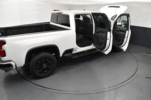 Used 2024 White Chevrolet LT image 30