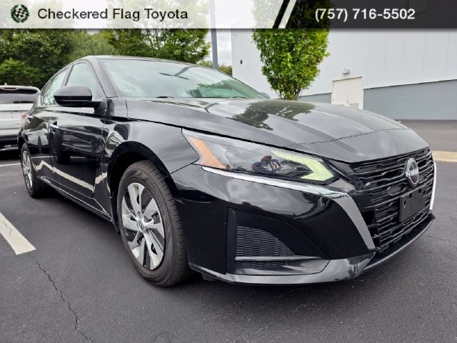 Used 2024 Super Black Clearcoat Nissan 2.5 S image 3