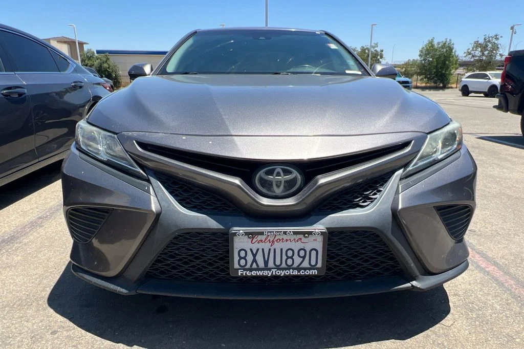 Used 2018 Gray Toyota SE image 3