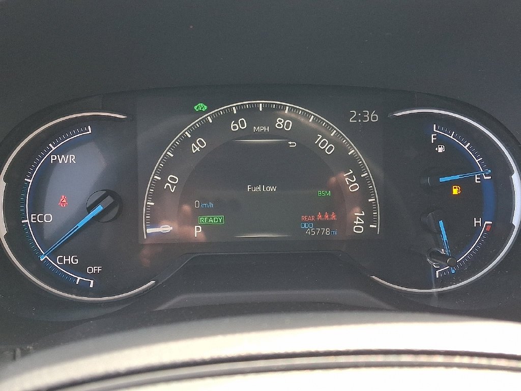 Used 2025 White Toyota XLE image 21