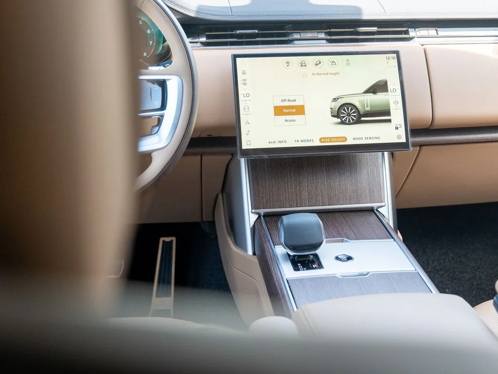 New 2026 Carpathian Grey Land Rover SE image 20