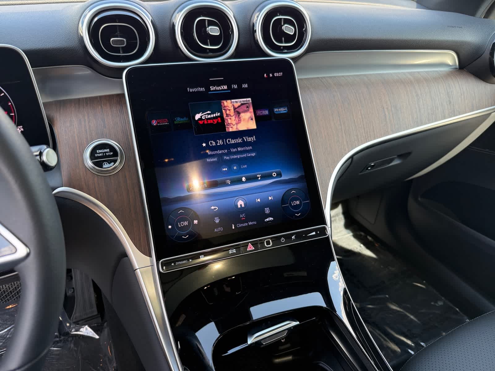 Certified Used 2025  Mercedes-Benz GLC 300 image 17