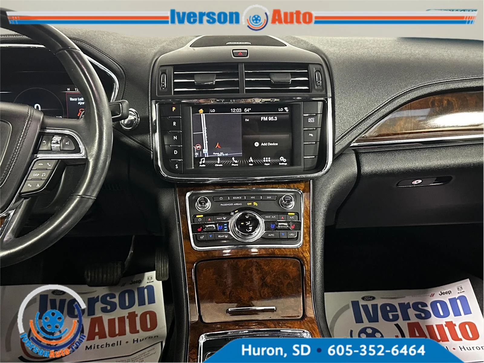 Used 2019 Gray Lincoln Select image 27