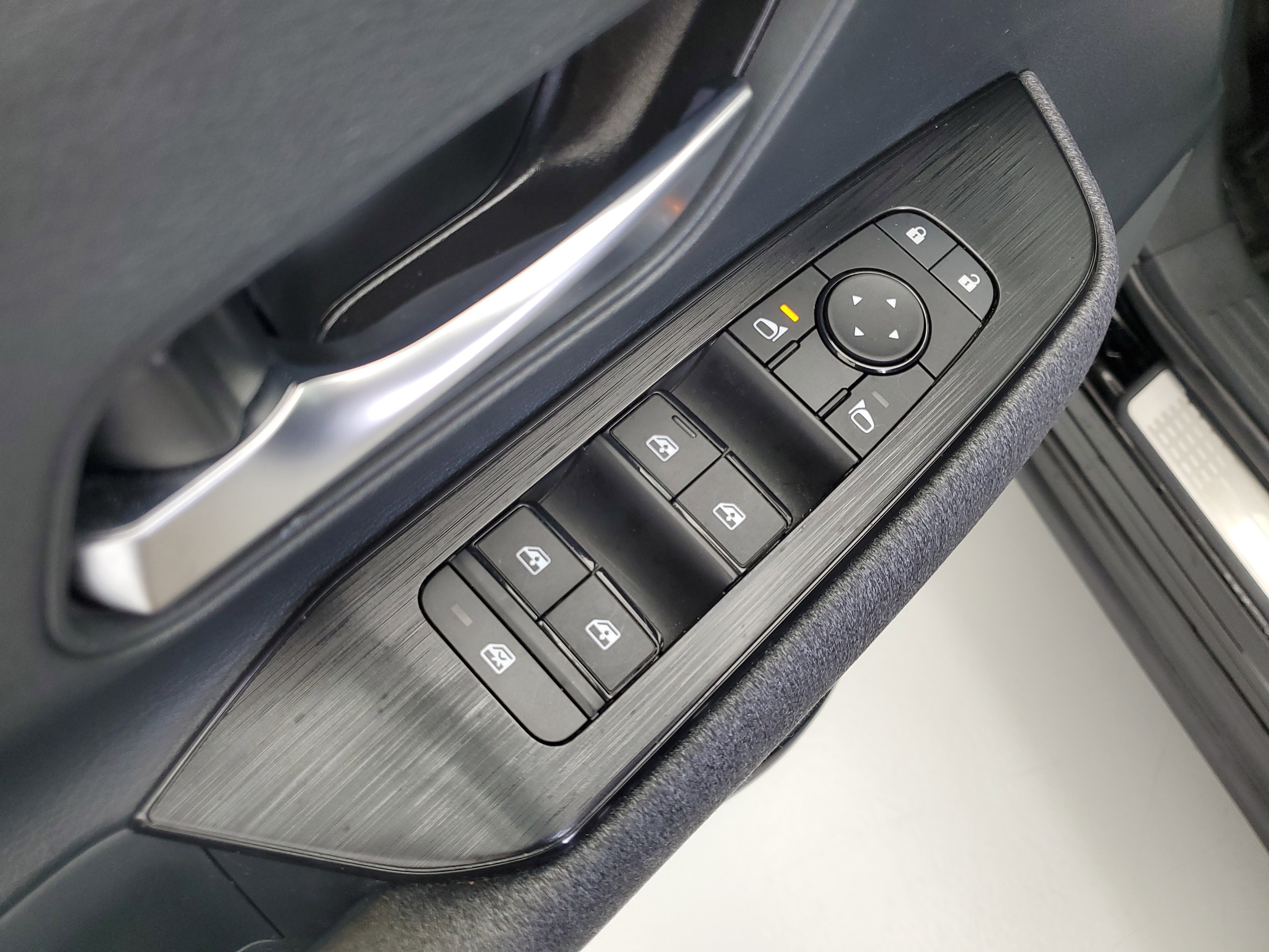 Used 2025 Super Black Nissan SV image 20