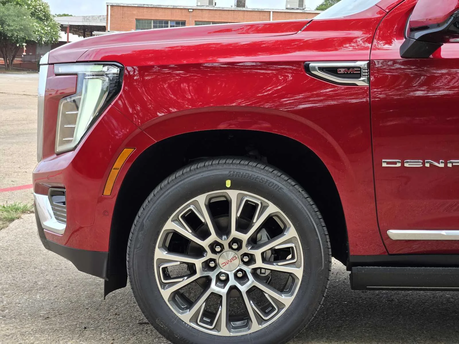2026 GMC Yukon Denali - Photo 6