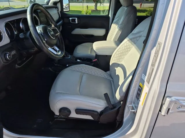 Used 2022 Silver Jeep Unlimited Sahara High Altitude image 14