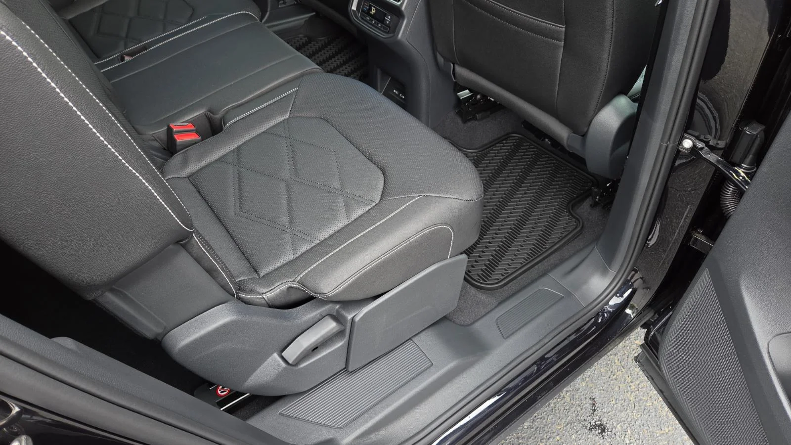 New 2026 Deep Black Pearl Volkswagen 2.0T SE image 58