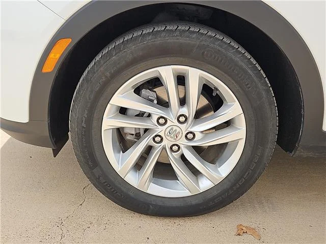 Used 2025 White Buick Preferred Front-Wheel Drive image 5