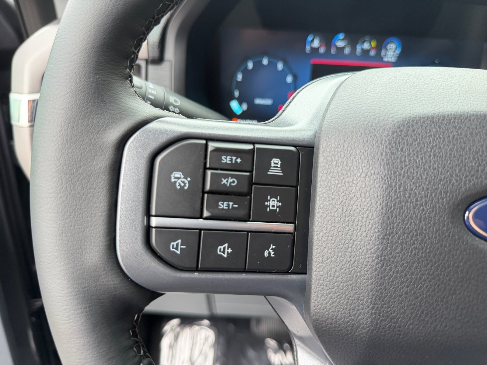 New 2026 Carbonized Gray Metallic Ford XLT image 24