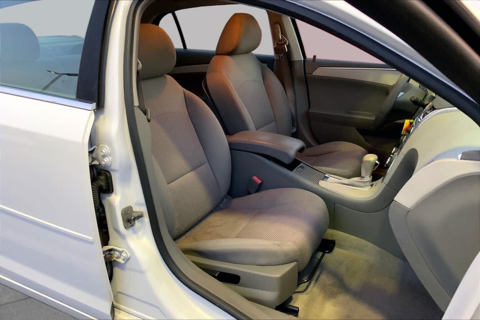 Used 2012 Summit White Chevrolet LS w/1FL image 8