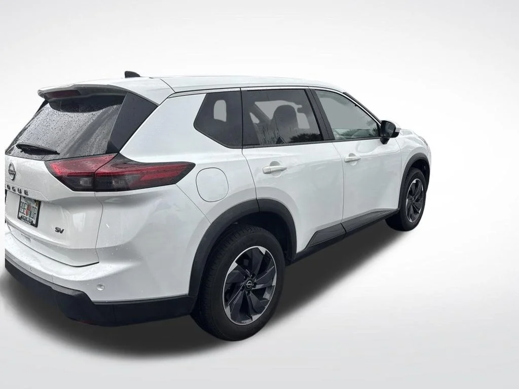 Used 2024 Everest White P Nissan SV image 10