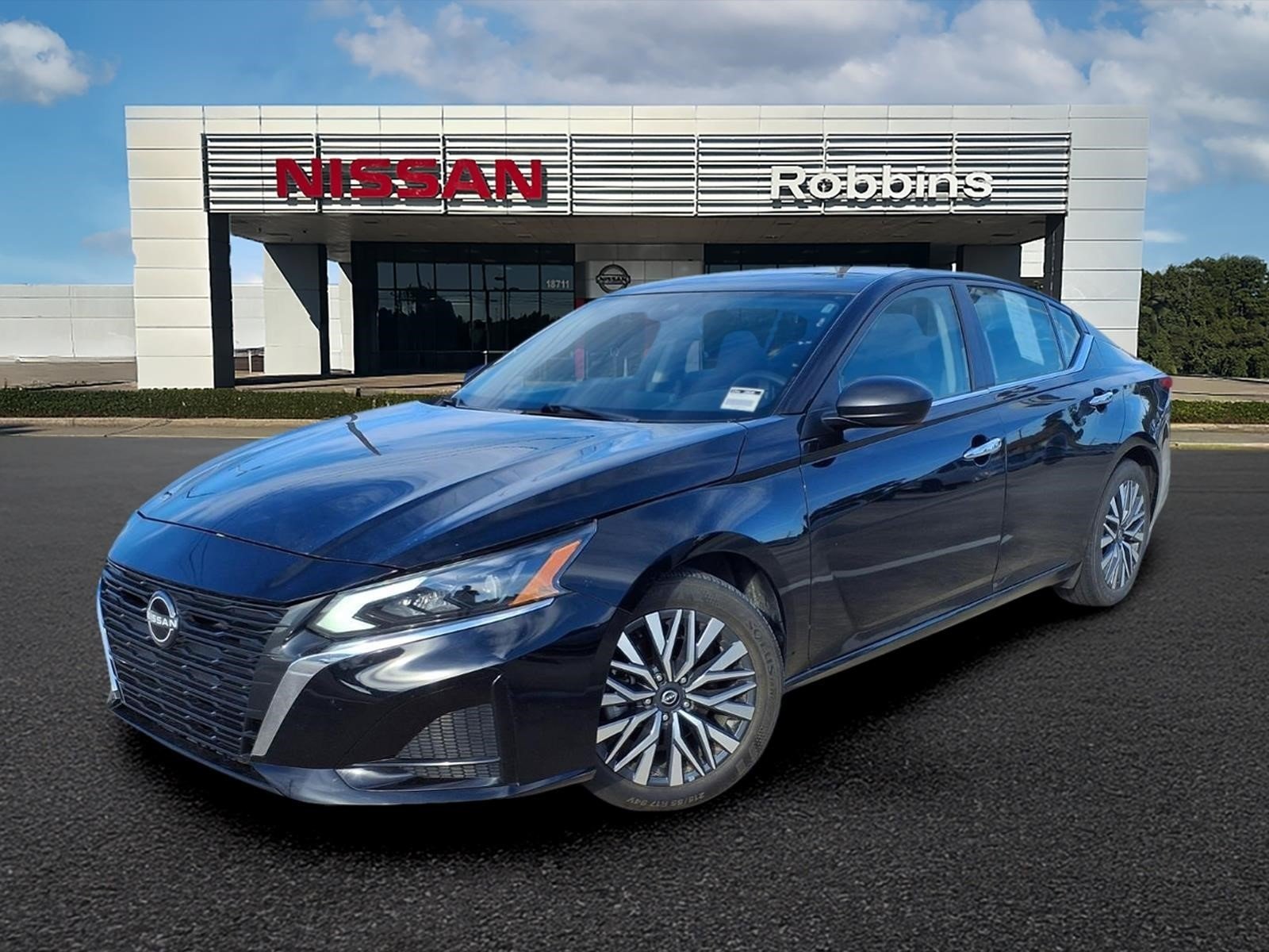 Used 2024 Super Black Nissan 2.5 SV image 1
