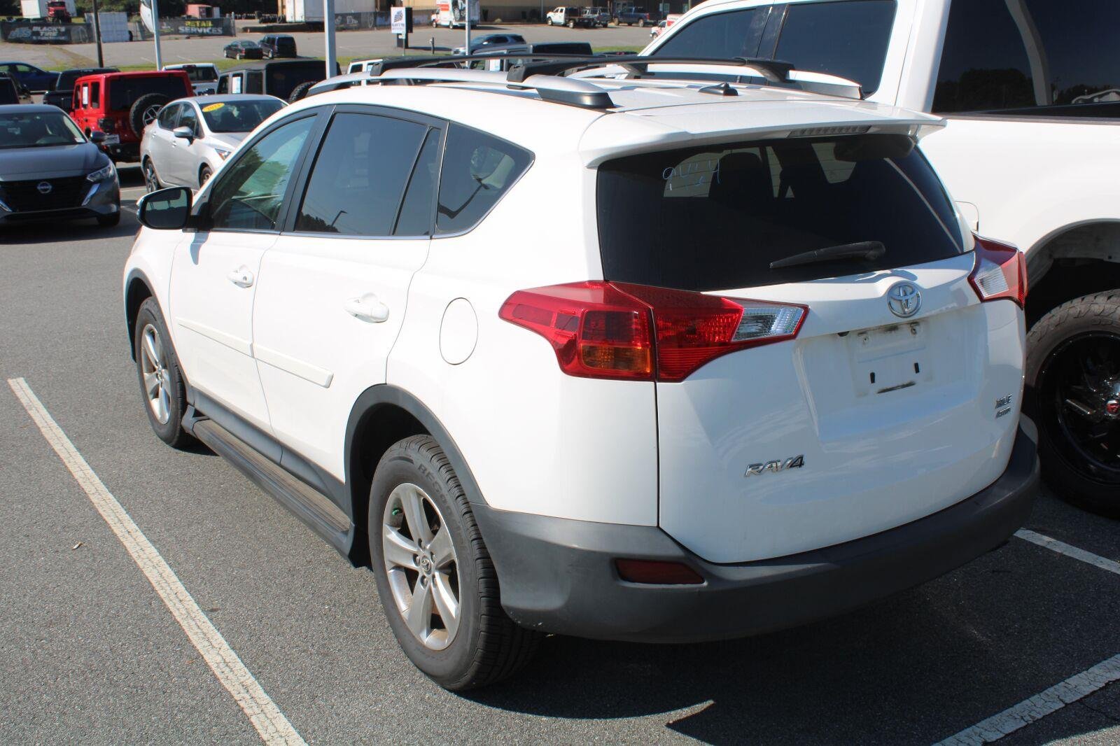 Used 2015 Super White Toyota XLE image 6