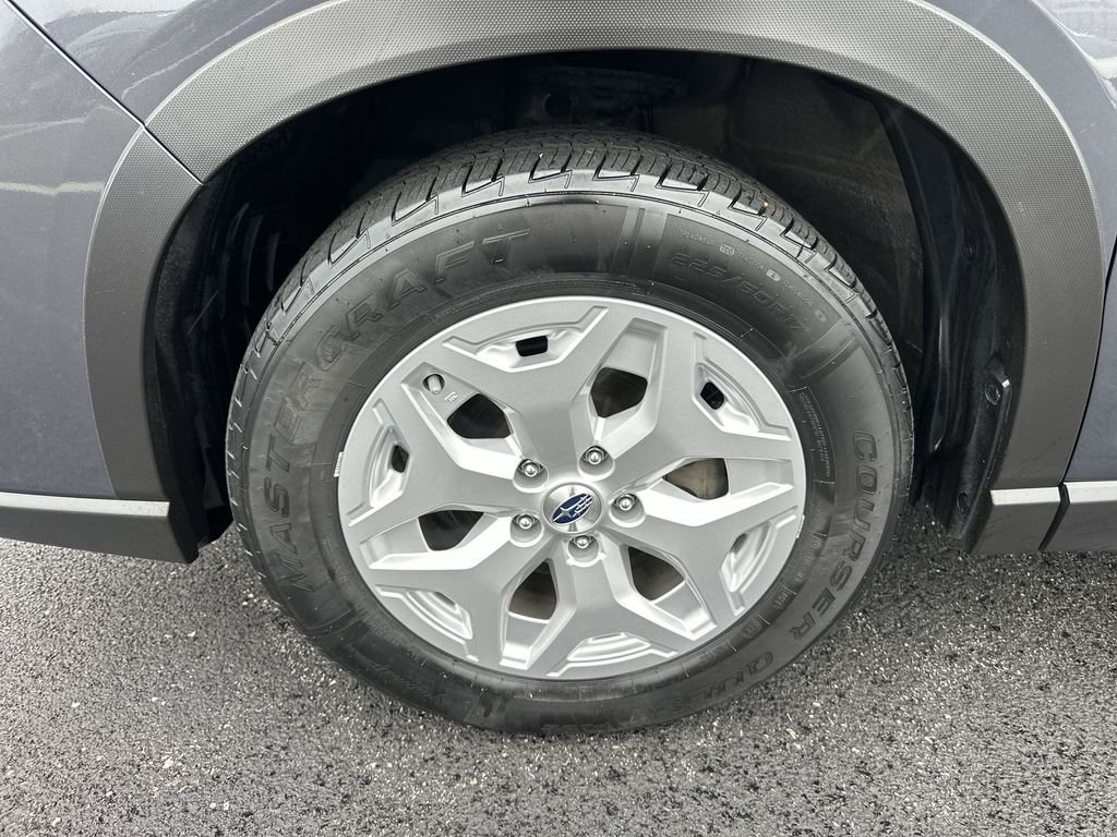 Used 2023 Gray Subaru Base image 10