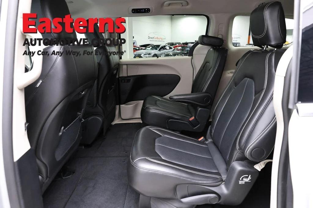 Used 2024 Silver Chrysler Touring L image 22