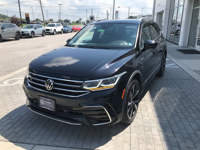 Certified Used 2023 Deep Black Pearl Volkswagen SEL R-Line image 4