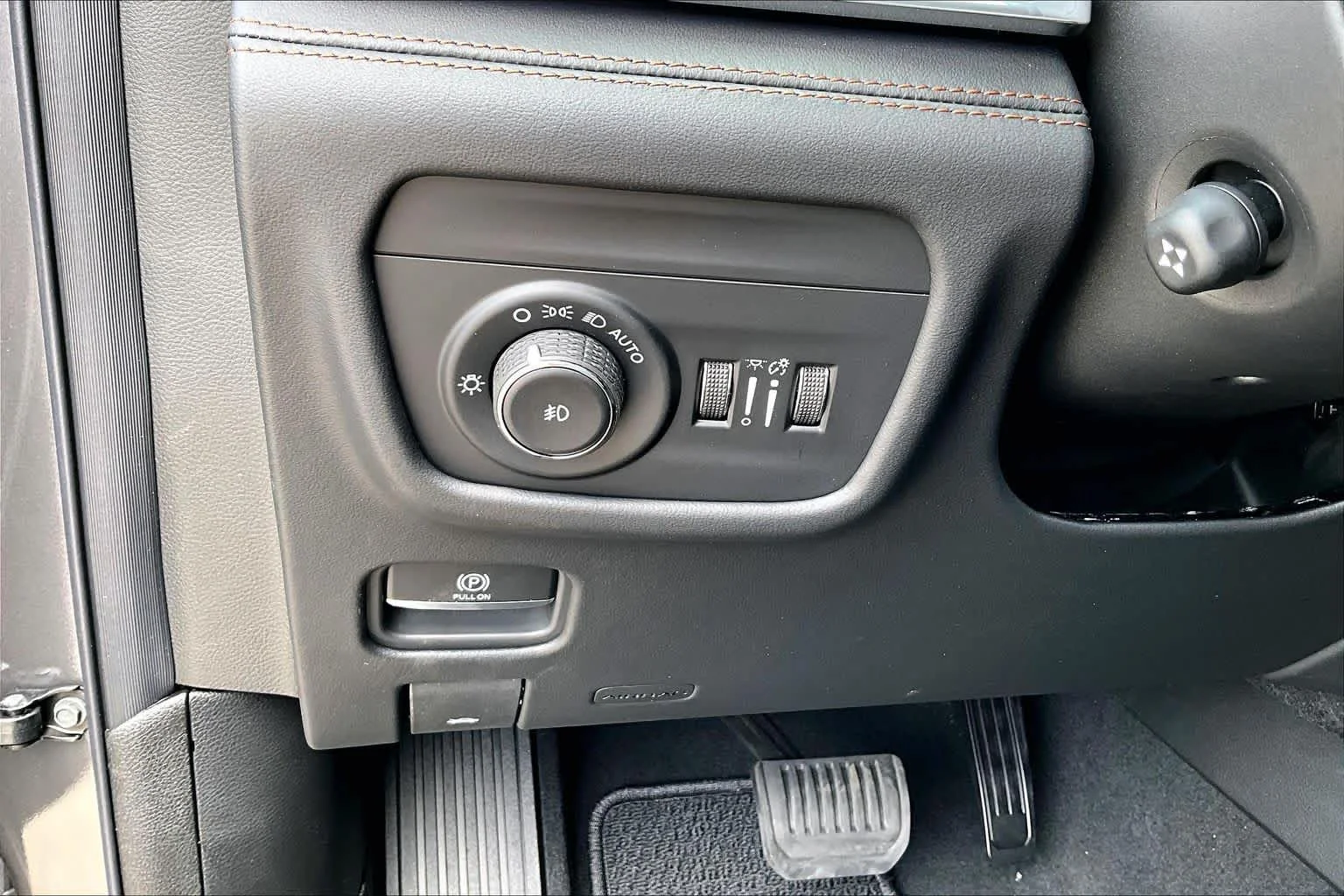 New 2026 Baltic Gray Metallic Clearcoat Jeep Summit image 19