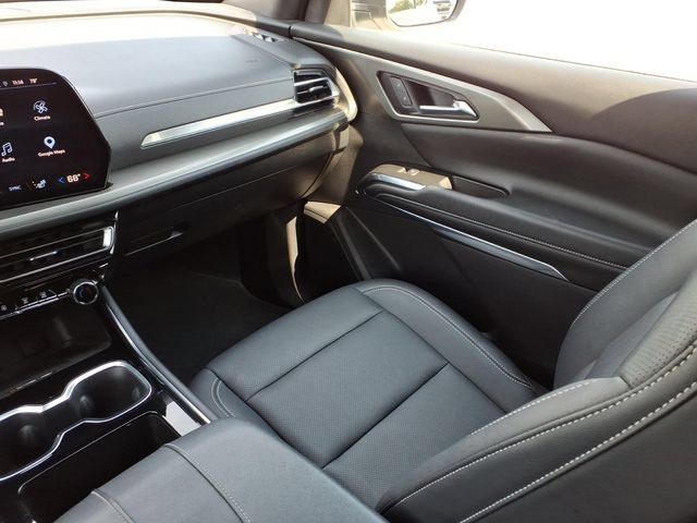 Used 2025 Summit White Chevrolet LT image 21