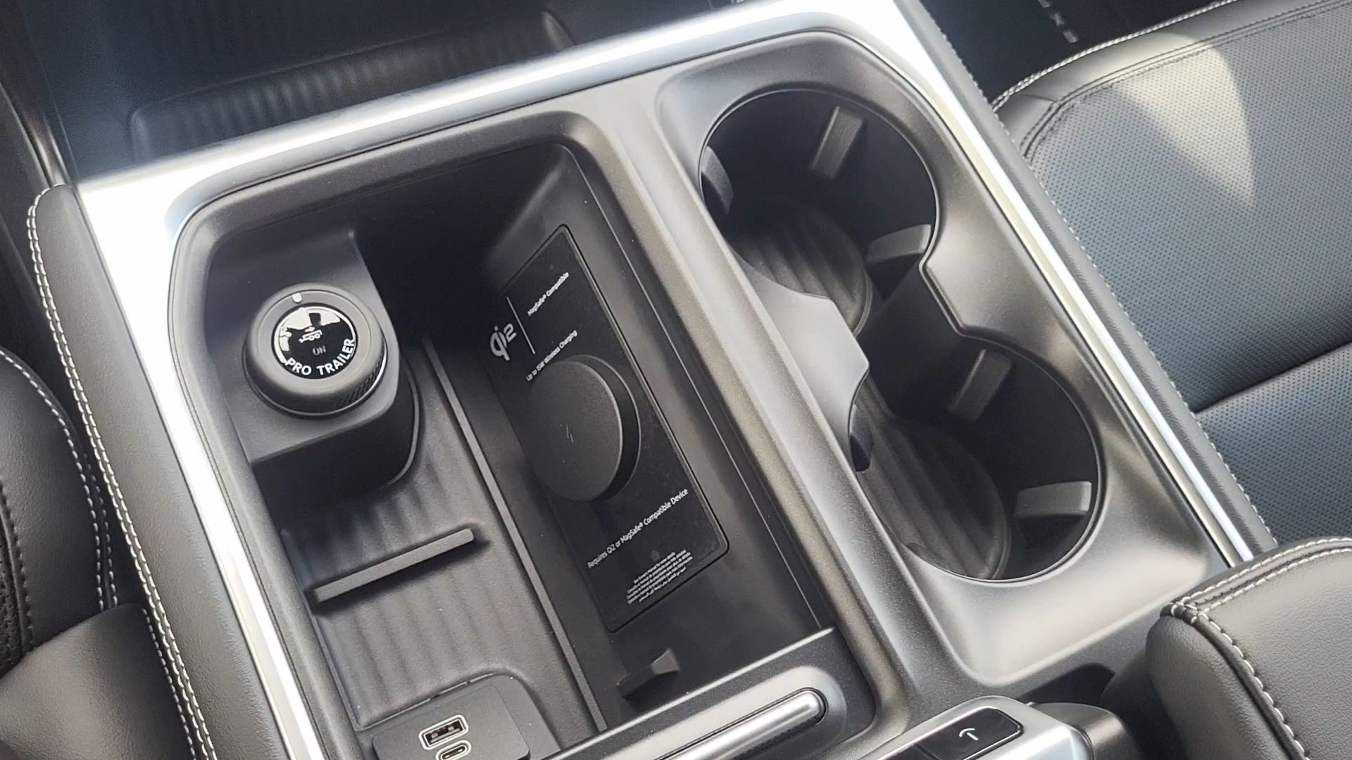 New 2027 Agate Black Metallic Ford Platinum image 19