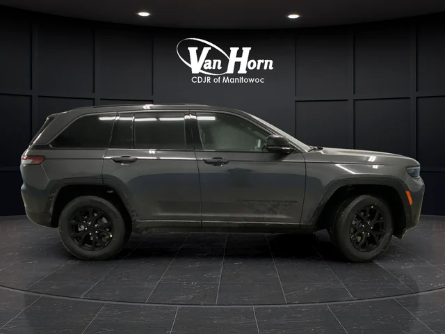 New 2026 Baltic Gray Metallic Clearcoat Jeep Altitude image 2