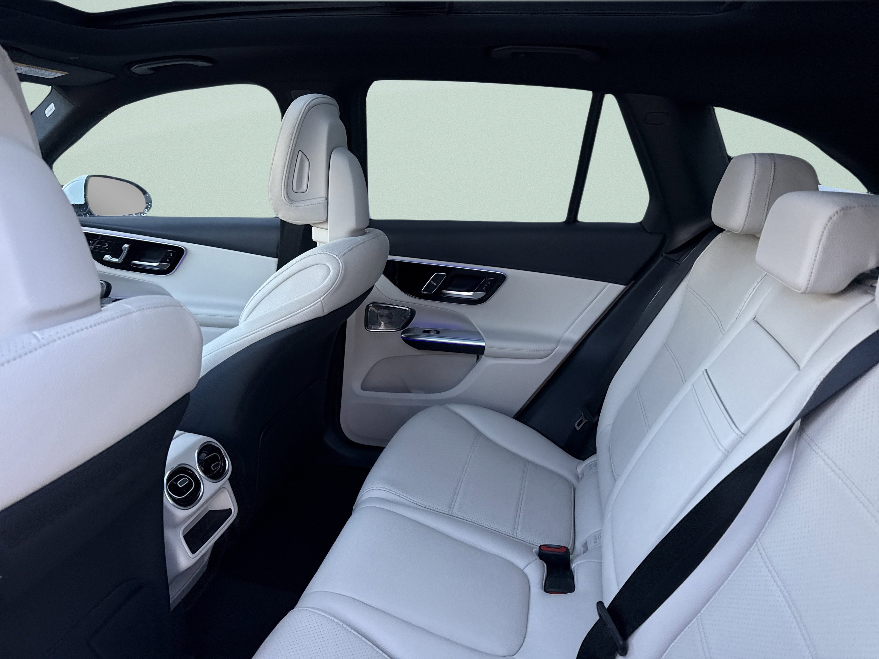 Used 2026 Polar White Mercedes-Benz GLC 300 image 22