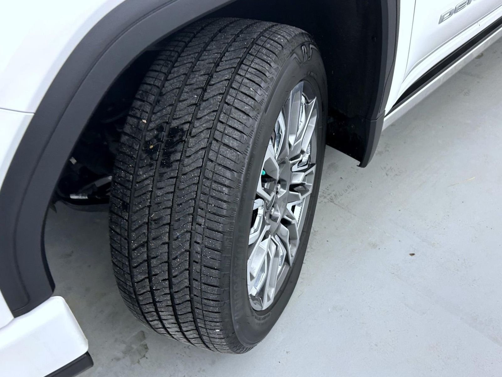 Used 2024 White GMC Denali Ultimate image 24