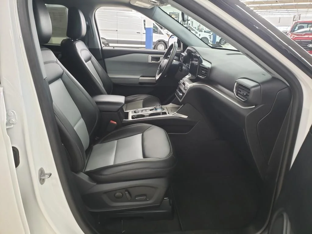 Certified Used 2024 White Metallic Ford XLT image 20