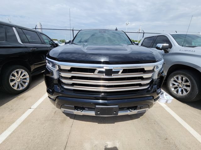 Used 2022 Black Chevrolet High Country image 2