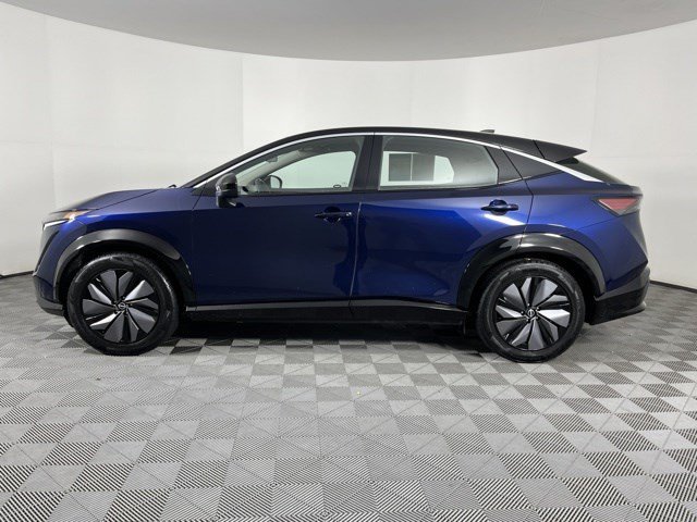 Used 2023 Deep Ocean Blue Pearl/Black Diamond Pearl Nissan ENGAGE image 4