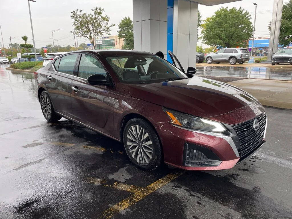 Used 2024 Red Nissan 2.5 SV image 7