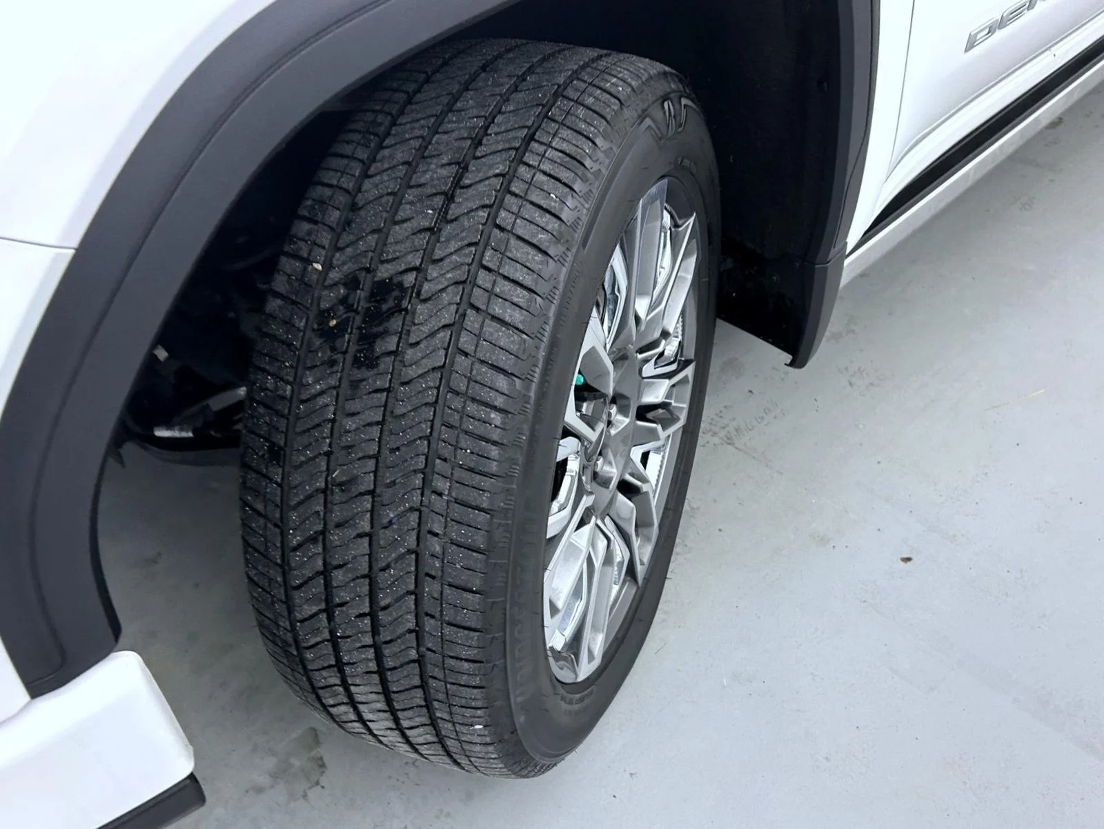 Used 2024 White GMC Denali Ultimate image 24