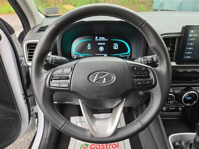 Used 2025 White Hyundai SEL image 32