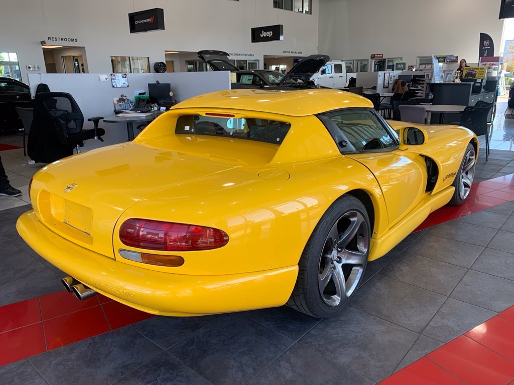 Used 2001 Yellow Dodge RT/10 image 4