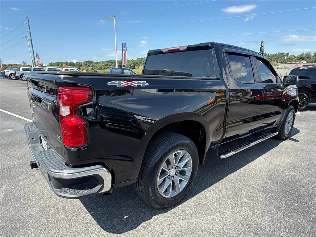 Used 2022 Mosaic Black Metallic Chevrolet LT image 7