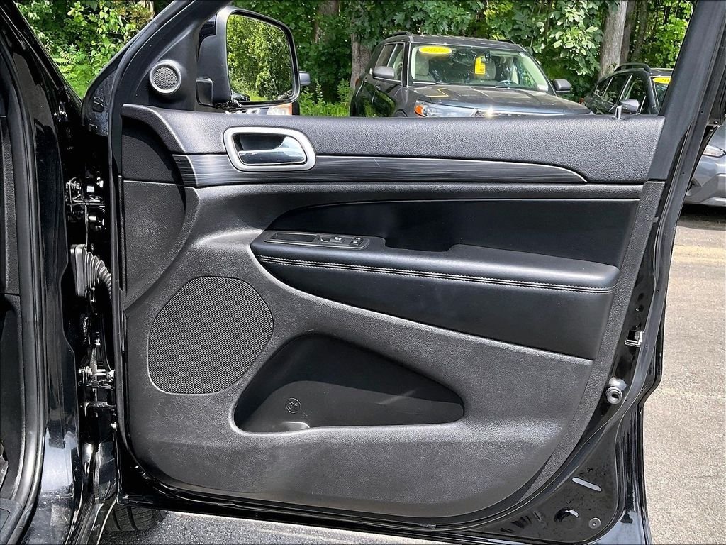 Used 2019 Black Jeep Altitude image 26